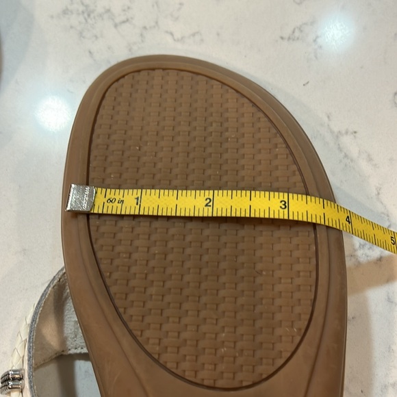 Minnetonka Leather Silverthorne Thong Sandals Size 10 - Picture 15 of 15
